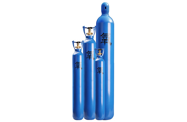 What are the differences between oxygen bottles and oxygen concentrators? Is it better to use a household oxygen cylinder or an oxygen concentrator? 