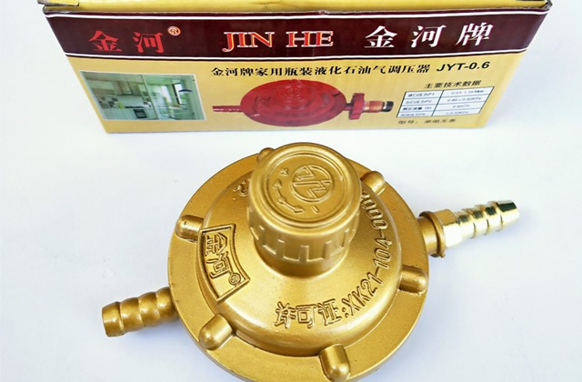 What is a gas pressure regulator? What is the structural principle of a gas pressure regulator? 