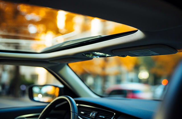 What is the difference between car single sunroof and panoramic sunroof? Which car panoramic sunroof or single sunroof is better? 